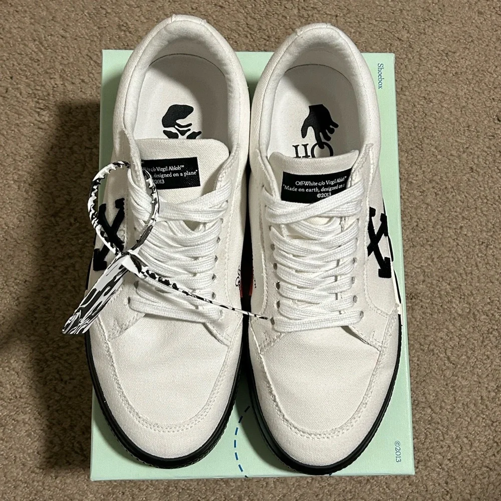 Men’s Off-White Vulcanized Low Sneaker - Picture 4 of 8